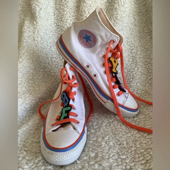 Millie Bobbie Brown Converse - Picture 1 of 6